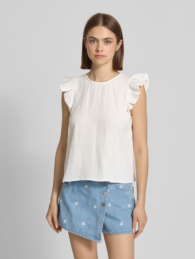 Frauenmodel trägt Regular Fit Top aus reiner Baumwolle Modell 'SASTINA' von Pieces in Unifarbe mit Flammgarn-Struktur, Ganzkörperansicht von vorne.