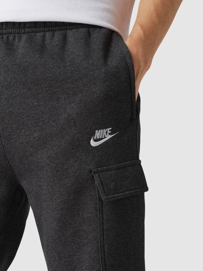 Nike Standard Fit Sweatpants mit Label-Stitching Anthrazit Melange 3