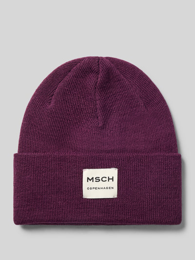 Produktfoto, Mütze aus Woll-Mix Modell 'Mojo' von MSCH Copenhagen in dunklem Lila, Strick-Optik, breiter Umschlag, Label-Patch