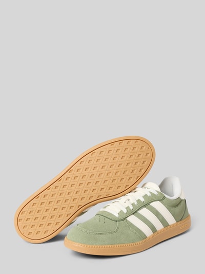 Produktfoto, Sneaker mit Label-Detail von adidas Sportswear, Leder-Mix in Grün, abgerundete Spitze, Schnürverschluss, strukturierte Sohle, Absatzhöhe 2 cm, Schafthöhe 4 cm, Schaftweite 5 cm