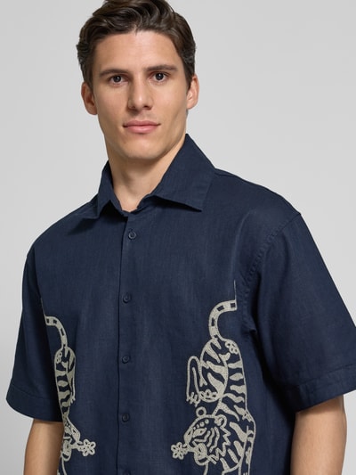 WOODBIRD Relaxed Fit Leinenhemd mit Motiv-Stitching Modell 'Wang' Marine 3