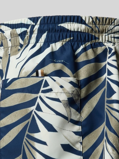 Produktfoto, Badehose mit Allover-Muster Modell 'PIRANHA' von BOSS in Dunkelblau, Beige und Weiß mit Blatt-Optik und glatter Textur, Herren Bademode