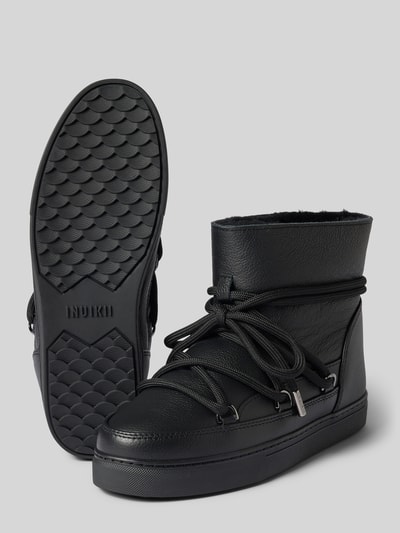 Produktfoto, Boots mit Logo-Detail von INUIKII, Schwarz, abgerundete Passform, Schnür-Detail, leicht profilierte Sohle, Damenmodell