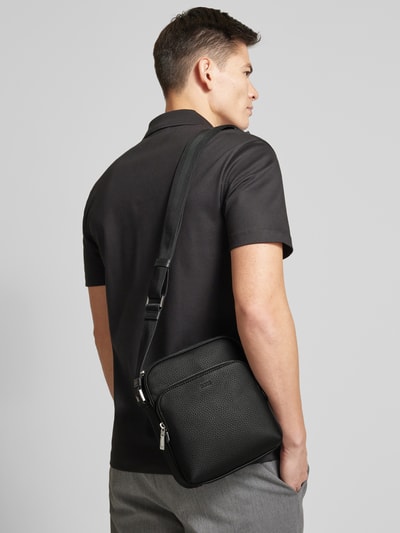 BOSS Lederumhängetasche mit Label-Prägung Modell 'New Crosstown' Black 1