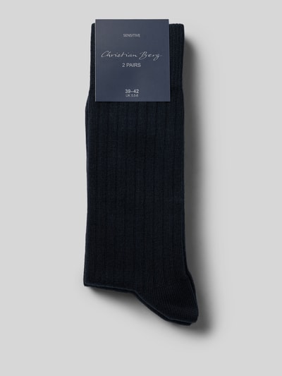 Produktfoto, Socken aus Baumwoll-Mix im 2er-Pack von Christian Berg Men, dunkle Farbe, Ripp-Optik, Label-Print am Bund, elastisches Rippbündchen, Herren Socken aus Baumwoll-Elasthan-Mix