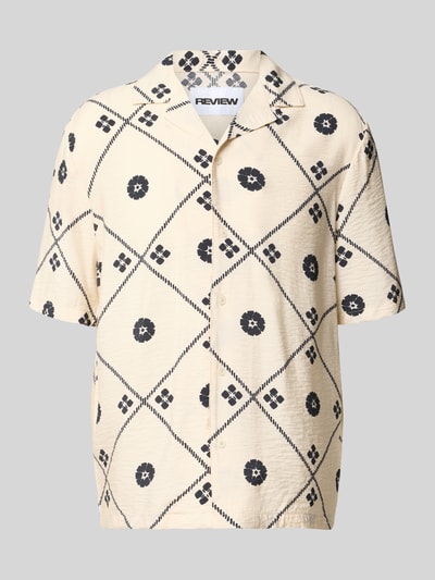 Produktfoto, Modern Fit Freizeithemd aus Viskose-Mix mit Reverskragen von REVIEW, cremefarben mit schwarzem Muster, Knopfleiste, strukturierte Oberfläche, Rückenlänge 71 cm, Schulterbreite 49 cm, Ärmellänge 27 cm, Herren Freizeithemd