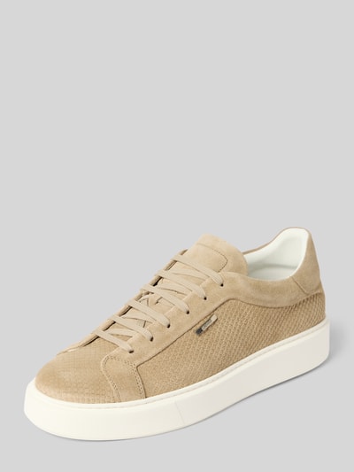 Produktfoto, beiger Sneaker aus Leder mit Strukturmuster, abgerundeter Spitze und Label-Detail, Modell 'ARTEM' von Antony Morato, weiße Sohle, Schnürung, Absatzhöhe 4 cm, Schafthöhe 8 cm, Schaftweite 7 cm