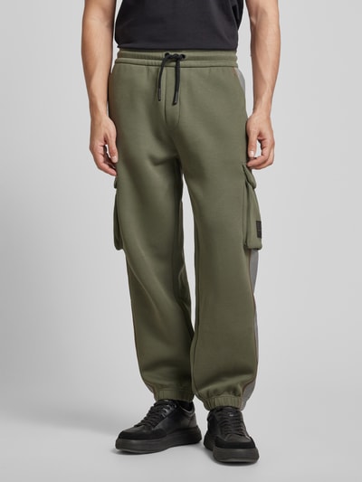 EA7 Emporio Armani Tapered fit sweatpants met cargozakken, model 'ATHLETIC MIX' Olijfgroen - 4