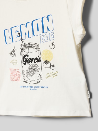 Produktfoto, Regular Fit T-Shirt mit Motiv-Print von Garcia in Cremeweiß, bunte Zitrus- und Dosenmotive, reine Baumwolle, Rundhalsausschnitt, Rückenlänge 36 cm bei Größe 140, Logo-Print, glatte Textur
