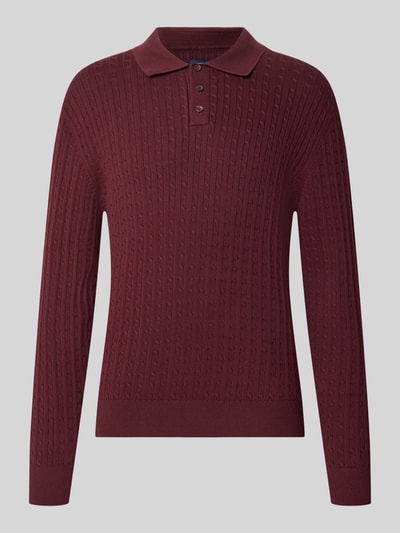 Produktfoto, Strickpullover mit Polokragen und kurzer Knopfleiste von MCNEAL z bawełny, krój regular fit, ścieg warkoczowy, prążkowane wykończenia, długość tyłu w rozmiarze M: 71 cm, długość rękawów w rozmiarze M: 78 cm
