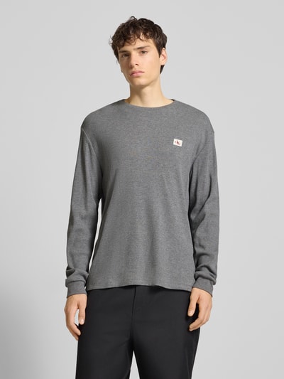 Calvin Klein Jeans Slim Fit Longsleeve mit Logo-Patch Modell 'Waffle' Mittelgrau 4