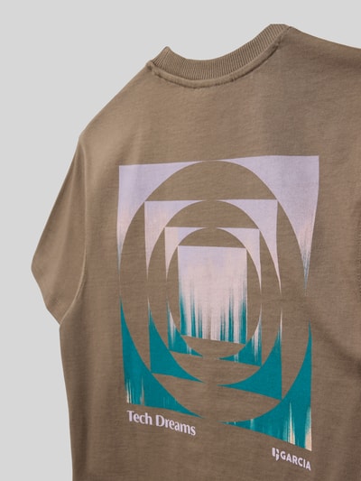 Produktfoto, Relaxed Fit T-Shirt mit Logo-Print von Garcia aus reiner Baumwolle, grafischer Motiv-Print in Beige, Blau und Weiß, Rundhalsausschnitt