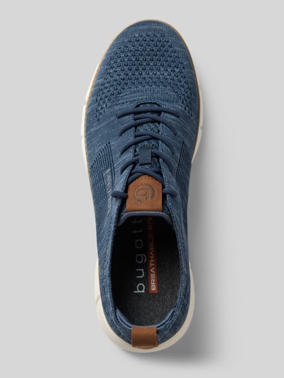 Produktfoto, Sneaker mit Label-Details Modell 'Pasadena' von bugatti aus Textil in Blau mit abgerundeter Form, Schnürung, strukturierte Sohle, Absatzhöhe 3 cm, Schafthöhe 8 cm, Schaftweite 10 cm bei Größe 44