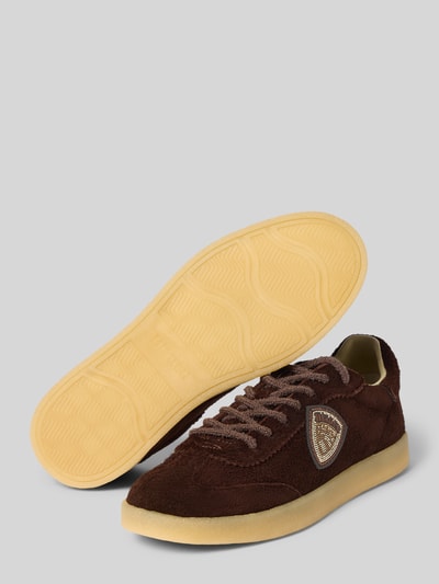 Produktfoto, Sneaker mit Label-Detail Modell 'AURORA01' von Blauer USA in Braun mit strukturierter Sohle und abgerundeter Form.