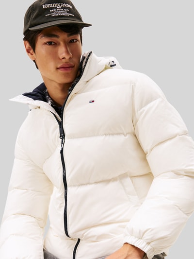 Tommy Jeans Relaxed Fit Daunenjacke mit Kapuze Offwhite 3