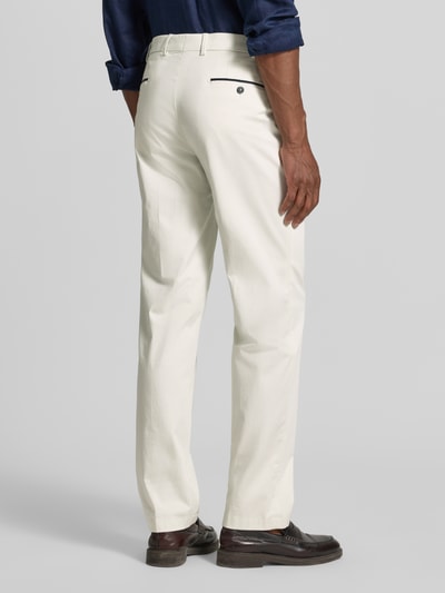 Männermodel trägt Regular Fit Chino met steekzakken model 'Peaker' van Hiltl, mix van katoen en elastaan, binnenbeenlengte 84 cm, bandwijdte 45 cm, heren, rugaanzicht van het gehele lichaam