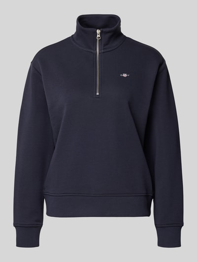 Produktfoto, Sweatshirt mit Baumwoll-Anteil von Gant in Dunkelblau, lockerem Schnitt, Troyer-Kragen, Label-Stitching, gerippte Abschlüsse