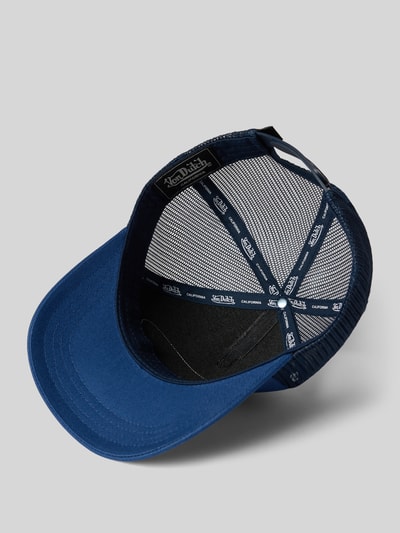 Produktfoto, Trucker Cap mit Label-Stitching von Von Dutch in Blau aus Baumwoll-Mix mit verstärktem Schirm und Größenverstellbar