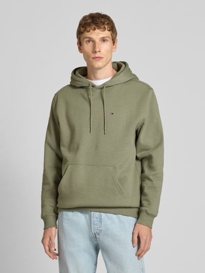 Tommy Jeans Regular Fit Hoodie aus Baumwoll-Mix Oliv 4