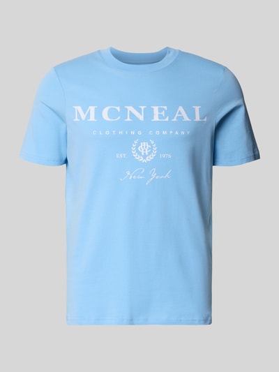 Produktfoto, T-Shirt mit Label-Print und Rundhalsausschnitt von MCNEAL in Hellblau, Reine Baumwolle, Regular-Fit, Rückenlänge 68 cm, Herren T-Shirt
