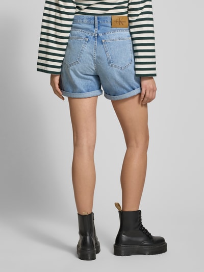 Calvin Klein Jeans Szorty jeansowe o kroju relaxed fit z detalem z logo model ‘MOM’ Jasnoniebieski 5