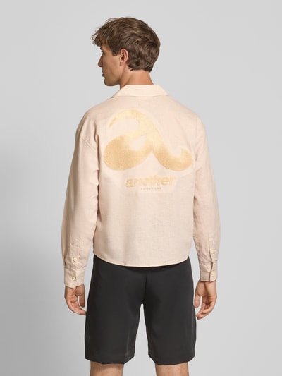ANOTHER COTTON LAB Relaxed Fit Leinenhemd mit Logo-Stitching Beige 4