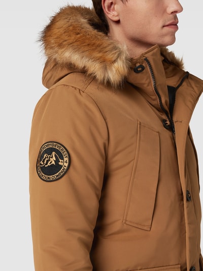 Superdry Parka z kapturem i obszyciem ze sztucznego futra Camel 3