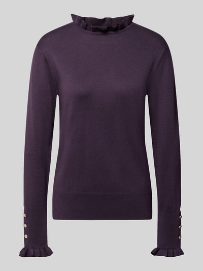 Produktfoto, Strickpullover mit Stehkragen und Rüschen Modell 'Katie' von FREE/QUENT, kräftiges Dunkellila, glatte Oberfläche, goldene Knöpfe am Ärmel, Regular Fit, Rückenlänge 41 cm, Ärmellänge 62 cm