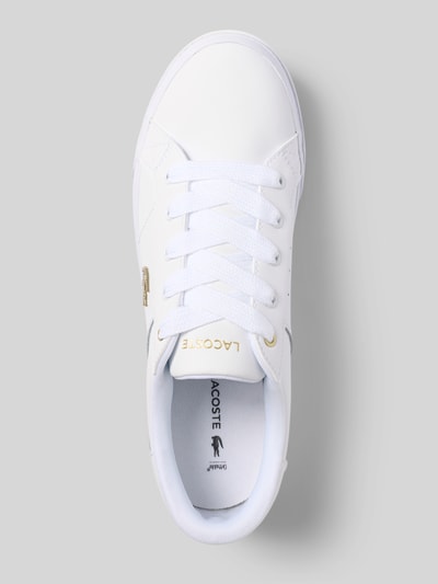 Productfoto, witte sneakers met gouden details en gladde textuur, Sneaker uit leermix model 'ZIANE' van Lacoste, Dames sneakers