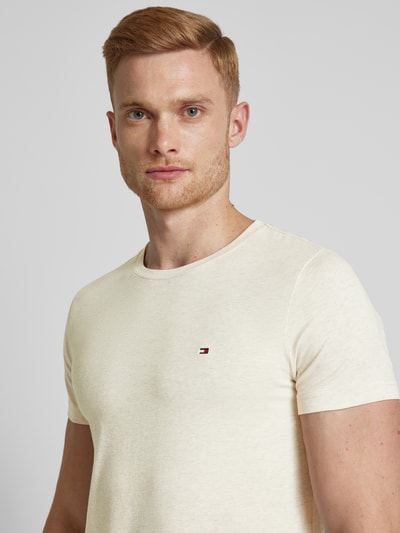 Tommy Hilfiger T-Shirt mit Label-Stitching Offwhite 3