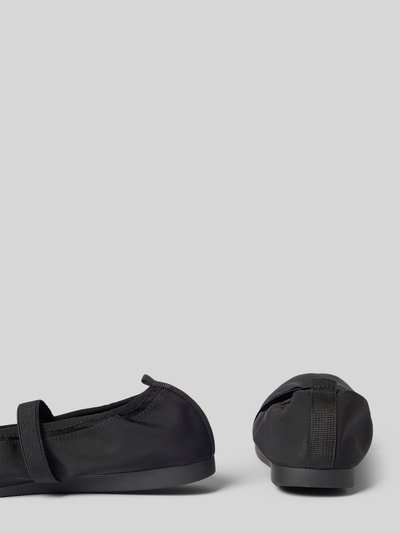 Produktfoto, Ballerina mit elastischem Riemen Modell 'HILLARY' von Vagabond, Optik: Unifarben, Schuhspitze: Quadratisch, Abgerundet, Absatzform: Flach, Applikation: Elastischer Riemen, Anziehschlaufe, Verschluss: Schlupf/offen, Sohle: Profiliert.