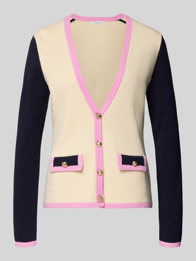 Produktfoto, Regular Fit Cardigan aus reiner Baumwolle von Christian Berg Woman w kolorach kremowym, granatowym i różowym, imitacja dzianiny, dekolt w serek, ozdobne guziki, długość tyłu w rozmiarze S 60 cm, długość rękawa 64 cm