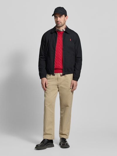 Männermodel trägt Regular Fit Blouson aus reiner Baumwolle von Polo Ralph Lauren, Optik: Unifarben, Ganzkörperansicht von vorne.