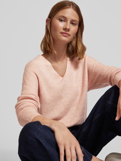 Vero Moda Sweter z dzianiny o kroju regular fit z dekoltem w serek model ‘CREWLEFILE’ Różowawy 3