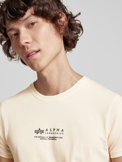 Alpha Industries T-shirt z nadrukiem z logo Złamany biały 3