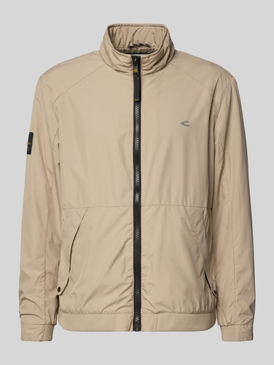 Produktfoto, Blouson mit Logo-Print und Stehkragen von camel active in Beige, Reißverschlusstaschen, gerader Schnitt, schlichte Textur