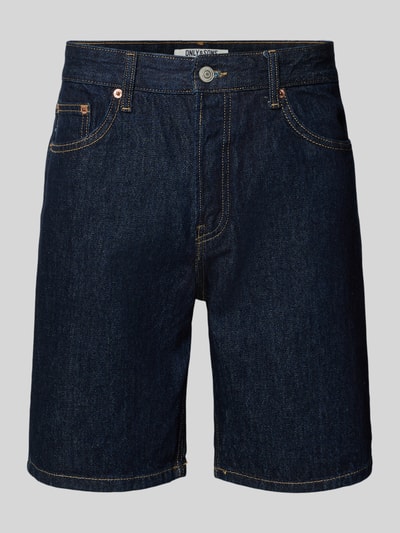 Produktfoto, Regular Fit Jeansshorts aus reiner Baumwolle Modell 'EDGE' von Only & Sons in dunkler Denim-Optik mit 5-Pocket-Design, Twill Materialverarbeitung und Label-Patch.