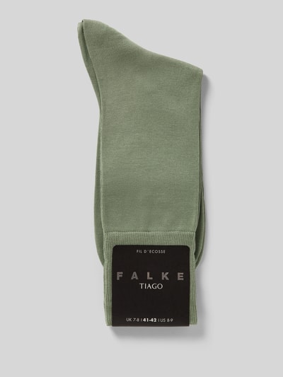 Produktfoto, Socken aus Baumwoll-Mix Modell 'Tiago' von Falke für Herren mit elastischen Bündchen und Label-Detail in Grün.