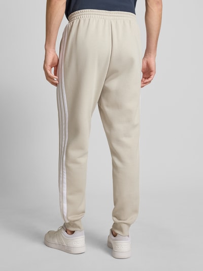 adidas Sportswear Sweatpants met labelstitching en elastische band Zand - 5
