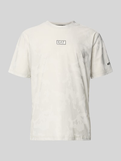 Produktfoto, T-shirt met ronde hals en labeldetail van EA7 Emporio Armani, materiaalmix met stretch, regular fit, ruglengte maat M 69 cm, wit met licht patroon