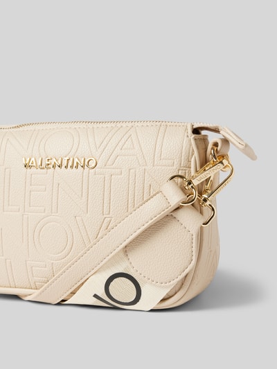 VALENTINO BAGS Crossbody Bag mit Allover-Label-Prägung Modell 'PANSY' Ecru 2