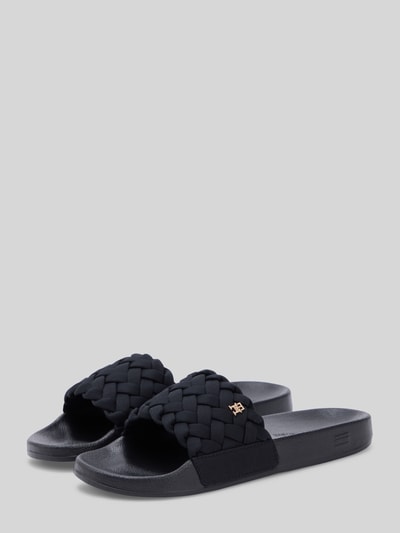 Produktfoto, Badeschuhe mit geflochtenem Zehenriemen von Tommy Hilfiger in Schwarz, Optik: Unifarben, mit Logo-Applikation, glatte Struktur.