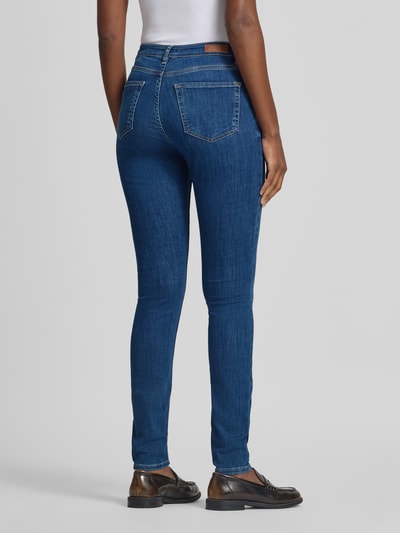 Vrouwenmodel draagt Skinny Fit Jeans uit mix van katoen en lyocell, Skinny Fit Jeans uit katoen-lyocellmix model 'Elma' van OPUS, dames skinny fit jeans, volledige achteraanzicht