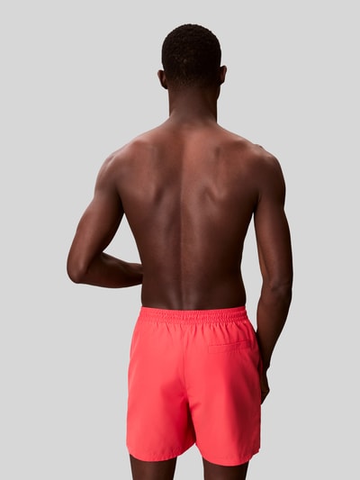 Calvin Klein Underwear Spodenki kąpielowe z detal z logo Koralowy 5