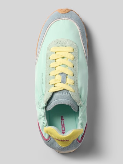Produktfoto, Sneaker mit Logo-Detail Modell 'Bridge' von HOFF, Damen Sneaker in Mintgrün mit gelben Schnürverschluss, abgerundete Passform, profilierte Sohle, pink-graue Akzente, Absatzhöhe 1 cm, Schafthöhe 7 cm, Schaftweite 10 cm.
