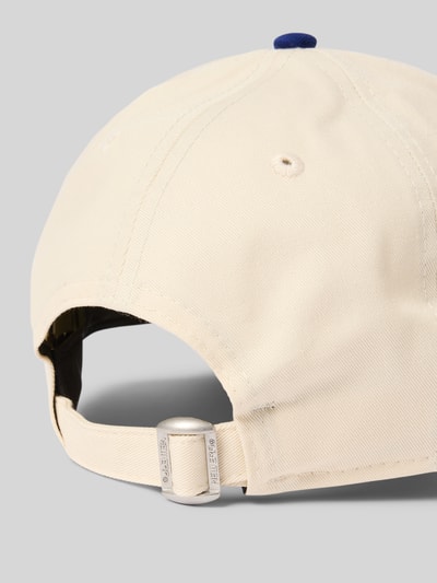 New Era Basecap mit Motiv-Stitching Modell 'COLOURBLOCK 9FORTY®' Beige 3