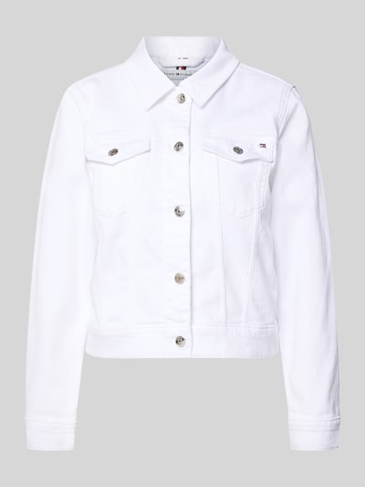 Produktfoto, Slim Fit Jeansjacke aus Baumwoll-Mix von Tommy Hilfiger, biała kurtka jeansowa o kroju slim fit, wykładany kołnierz, listwa guzikowa, wyhaftowane logo, pas na plecach, długi rękaw z mankietem, kieszenie na piersi i wpuszczane, splot twill, mieszanka bawełny, tkanina stylizowana na denim