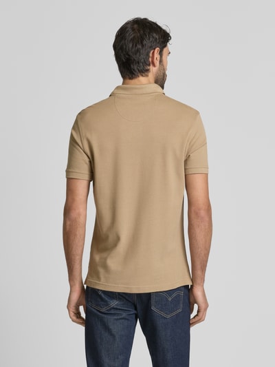 Barbour Slim Fit Poloshirt mit Label-Stitching Sand 5