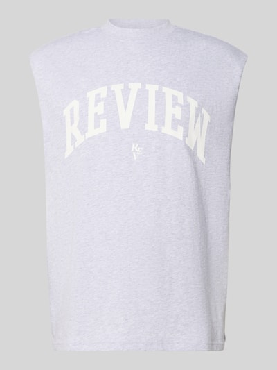 Produktfoto, hellgraues Tanktop mit Logo-Print von REVIEW aus reiner Baumwolle, gerader Schnitt, Rundhalsausschnitt, glatte Textur