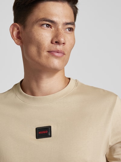 HUGO T-Shirt mit Label-Badge Modell 'Diragolino' Beige 3